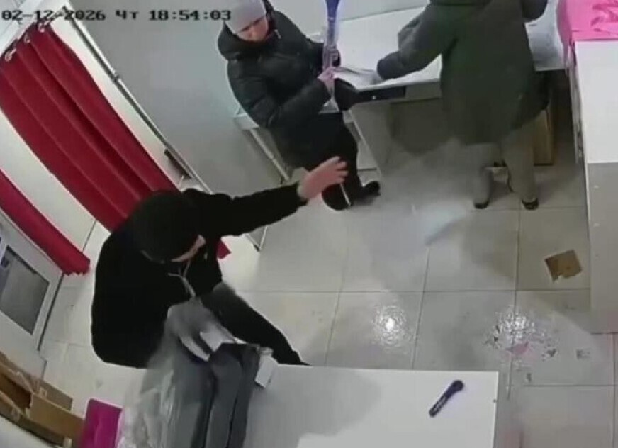 Мужчина устроил скандал в пункте выдачи из-за просьбы выбросить мусор