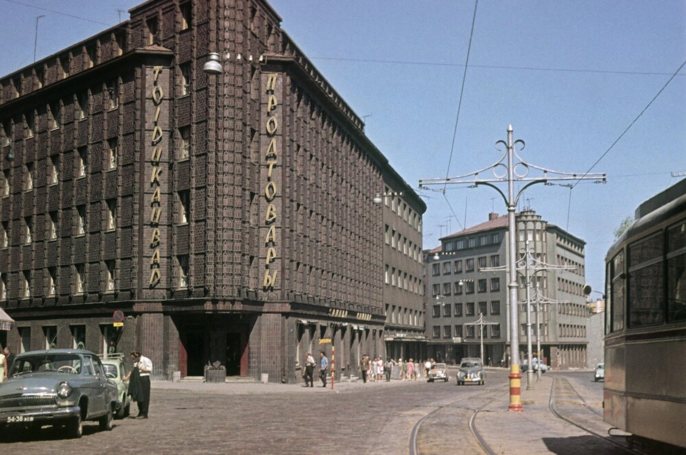 Переносимся в Эстонскую ССР. На фото – Таллин и Пярнуское шоссе.