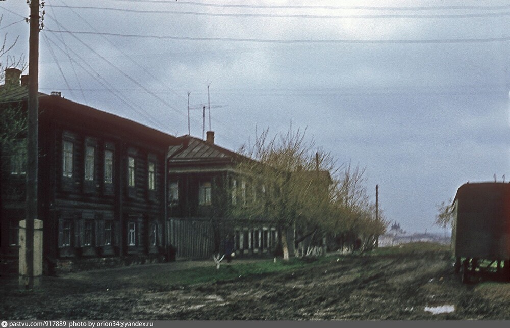 Деревянные дома Тюмени. В те годы город ещё оправдывал поговорку: "Тюмень - столица деревень".