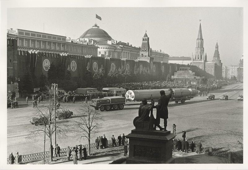 Военный парад на Красной площади. 7 ноября 1967 года. Автор: Евгений Умнов. Москва.