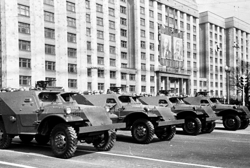 Первомайский военный парад. 1 мая 1952 года. Автор: Валентин Хухлаев. Москва.