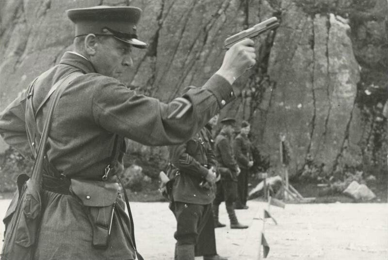 Соревнования в день МЮДа. 1940–1942 годы. Автор: Сергей Шиманский.