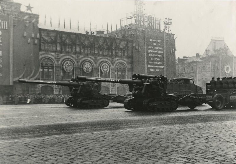 Красная площадь. Парад 1 мая 1947 года. Автор: Борис Ярославцев. Москва.