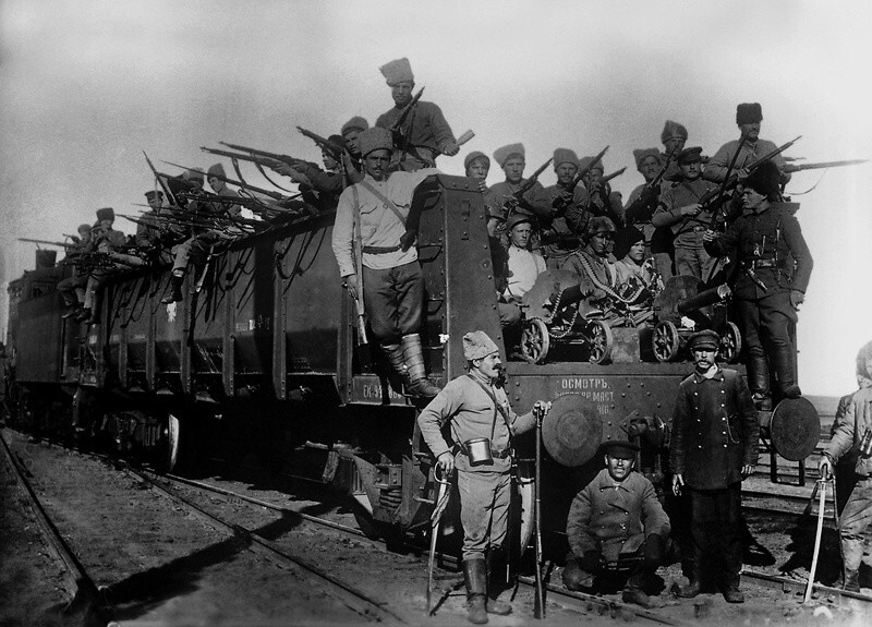 Бронепоезд Красной Армии. 1918 год. Автор: Виктор Булла. Самара.