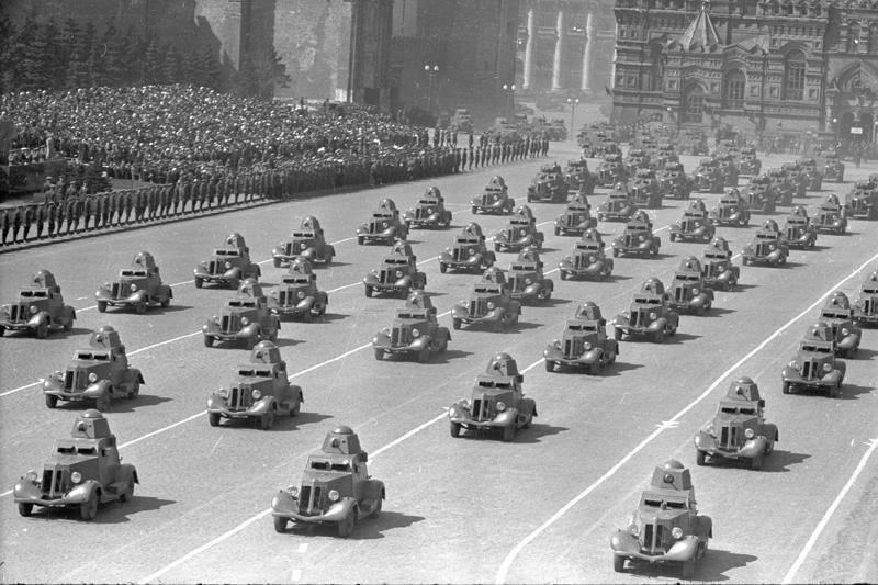 Военный парад. 1940 год. Автор: Владислав Микоша. Москва.