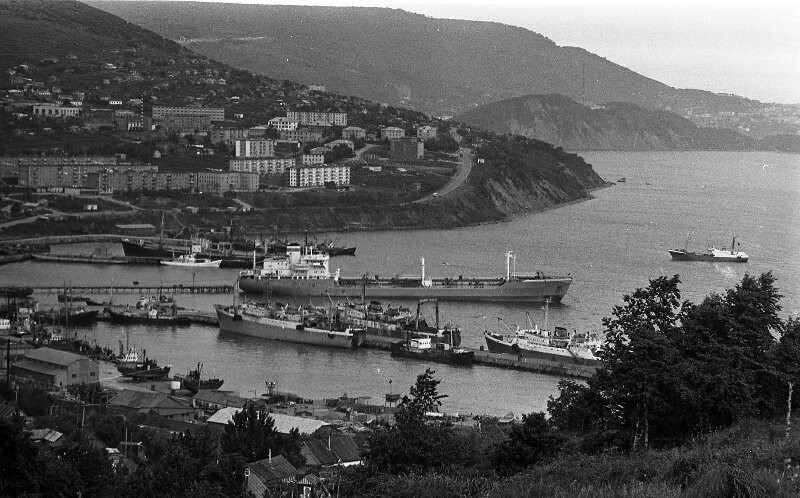 Город у вулканов: Петропавловск-Камчатский на старых фотографиях петропавловск-камчатский, старые фотографии, история камчатки, ретро снимки, владислав микоша, всеволод тарасевич, владимир носов, советские фотографии, авачинская бухта, день рыбака, порт, 1934 год, 1979 год, архивные фото, камчатские рыбаки, краеведение, ссср, дальний восток, город у вулканов