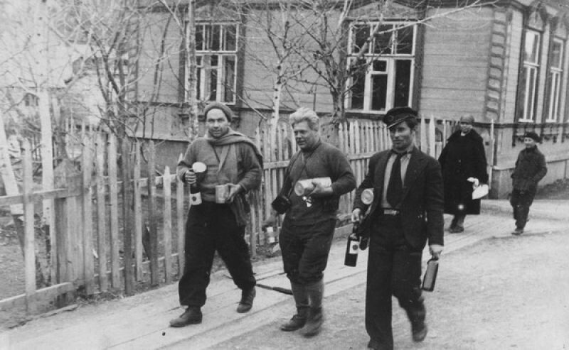 Город у вулканов: Петропавловск-Камчатский на старых фотографиях петропавловск-камчатский, старые фотографии, история камчатки, ретро снимки, владислав микоша, всеволод тарасевич, владимир носов, советские фотографии, авачинская бухта, день рыбака, порт, 1934 год, 1979 год, архивные фото, камчатские рыбаки, краеведение, ссср, дальний восток, город у вулканов