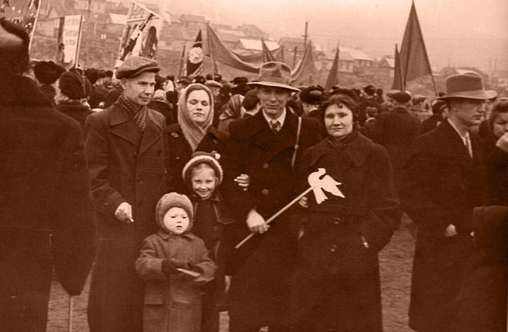 Город у вулканов: Петропавловск-Камчатский на старых фотографиях петропавловск-камчатский, старые фотографии, история камчатки, ретро снимки, владислав микоша, всеволод тарасевич, владимир носов, советские фотографии, авачинская бухта, день рыбака, порт, 1934 год, 1979 год, архивные фото, камчатские рыбаки, краеведение, ссср, дальний восток, город у вулканов