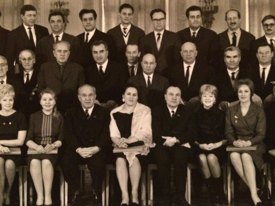 1965 год. Фотография на память в день вручения званий «Заслуженный деятель искусств РСФСР» в Кремле. 