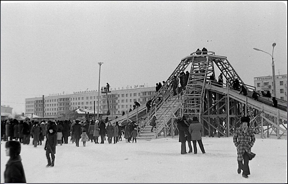  А это уже - Казахская ССР. Большая зимняя горка в Павлодаре.