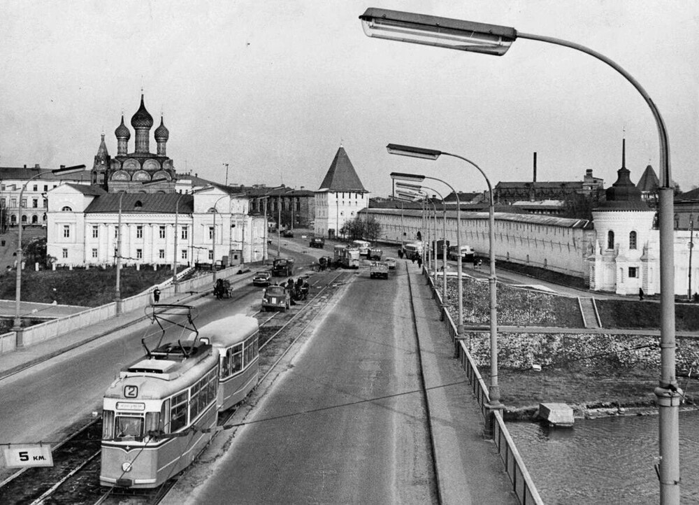 Мост через реку Которосль в Ярославле.