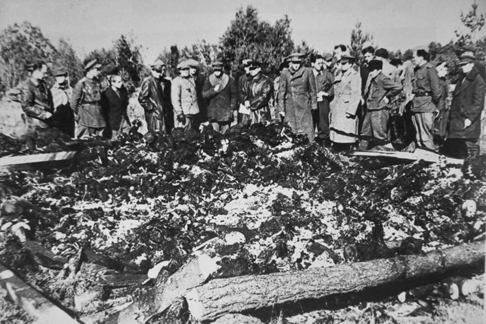 Работники прокуратуры Эстонской ССР в концлагере Клоога. Апрель 1944 г. Фото-Национальный архив Эстонии