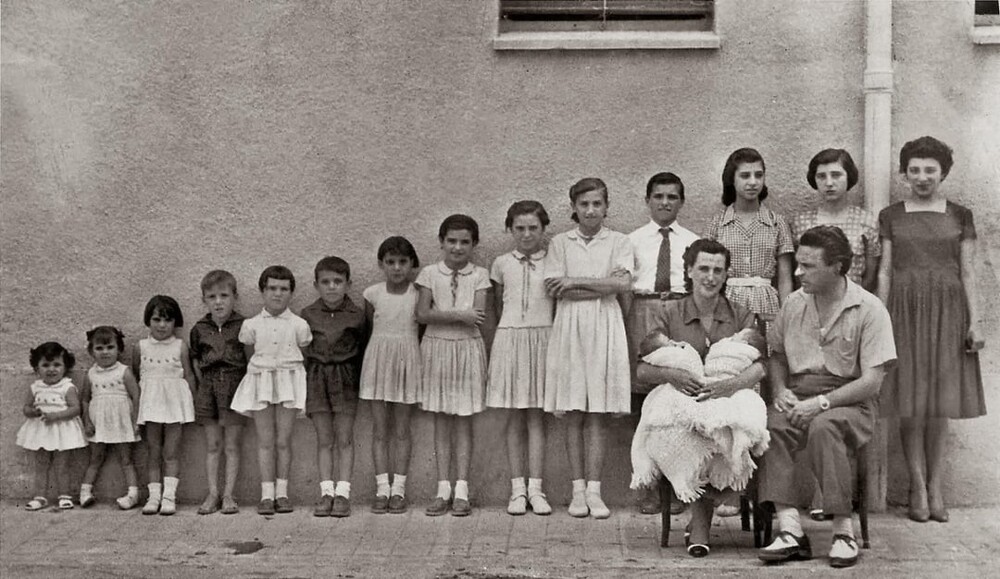 14. Большая испанская семья с 16 детьми (1960-е гг.)