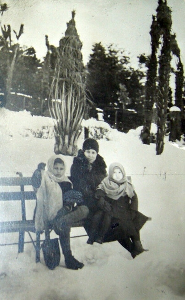С мамой в детстве