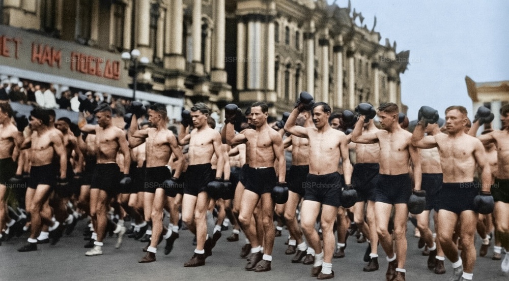 Физкультурники на Дворцовой площади, Ленинград, 1933