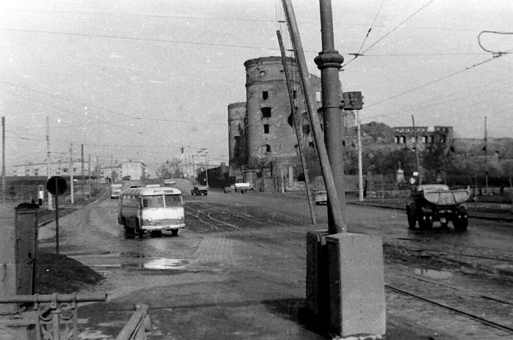 Ленинский проспект. Руины Королевского замка. 1965–1966 годы.