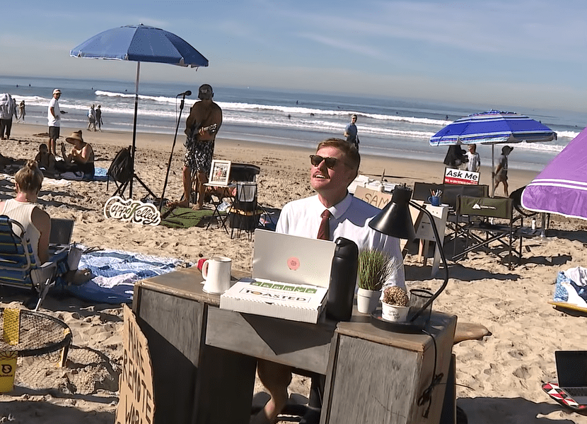 В США удалёнщики устроили офис прямо на пляже