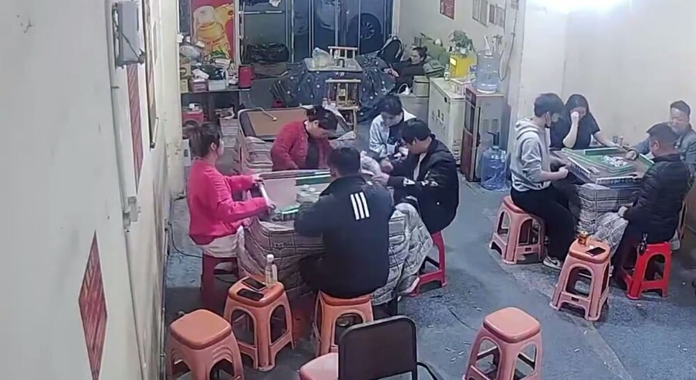 На любительнице настольных игр вспыхнула одежда
