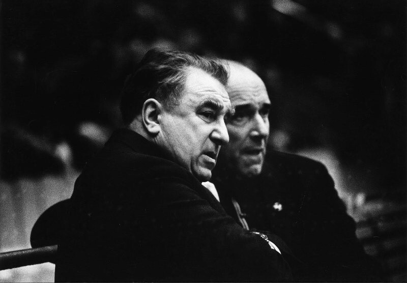 Тренеры Анатолий Тарасов и Аркадий Чернышев. Автор: Дмитрий Донской.