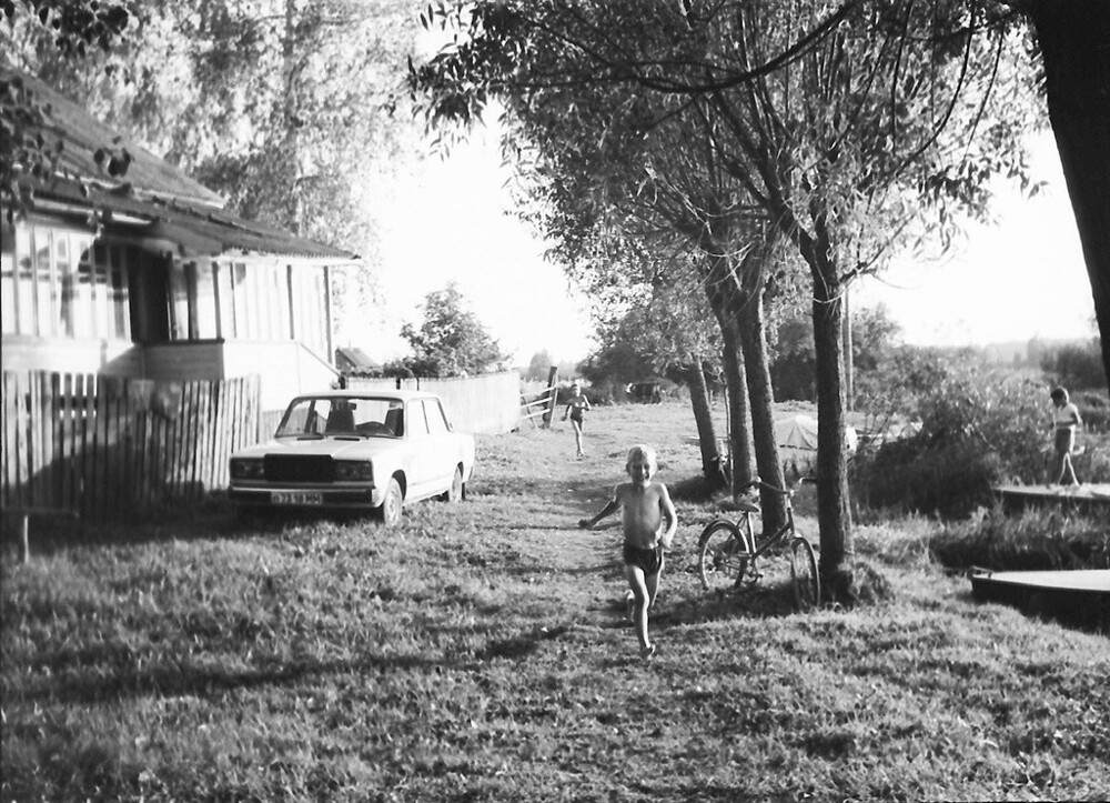 Бегом купаться. 1987–1988 годы. Неизвестный автор.
