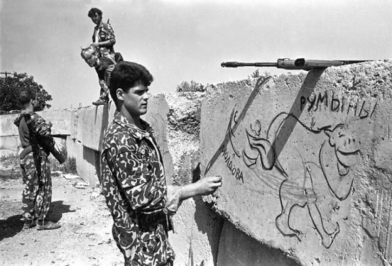 Блок-пост во время конфликта в Приднестровье. 1992 год