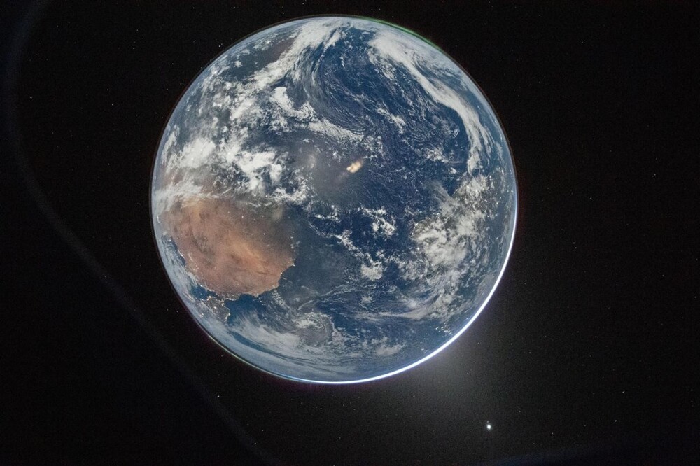 Астронавты NASA впервые за полвека сделали фотографию Земли