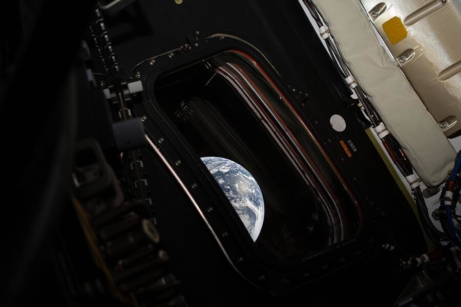 Астронавты NASA впервые за полвека сделали фотографию Земли