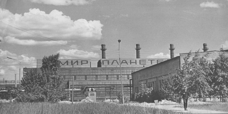 Обжимной цех: вид нагревательных колодцев. Автор: К. Музык. Череповец.