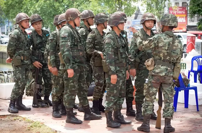 Армия Таиланда набрала рекордное число добровольцев, предложив «отдых от жён»