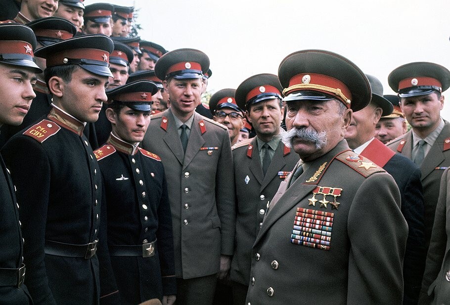 Суворовцы и Буденный, фотограф Вячеслав Ун-Да-син, ТАСС