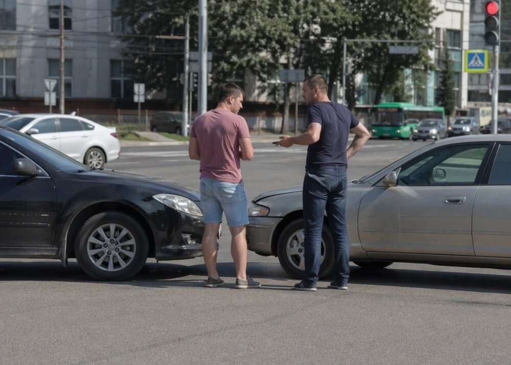 Автоподставщикам хотят запретить садиться за руль на три года