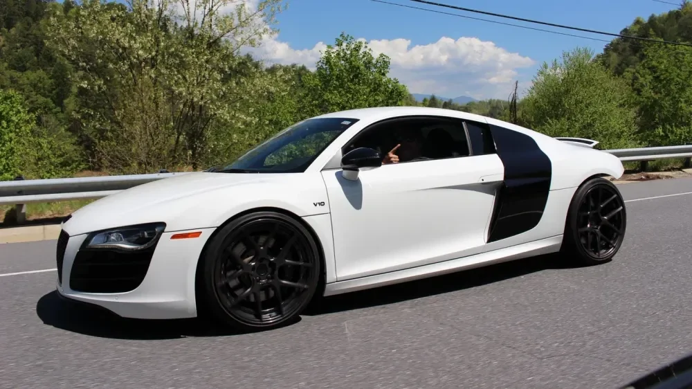Американец обменял редкую Audi R8 на коллекцию карточек с покемонами