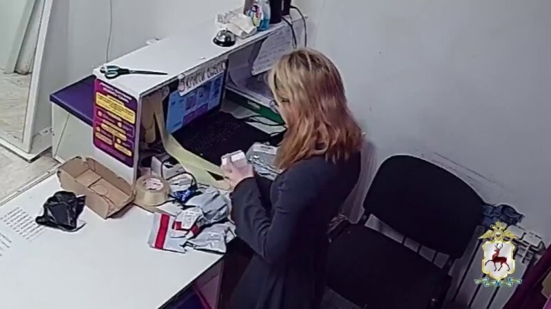Сотрудница нижегородского ПВЗ воровала золото через возвраты