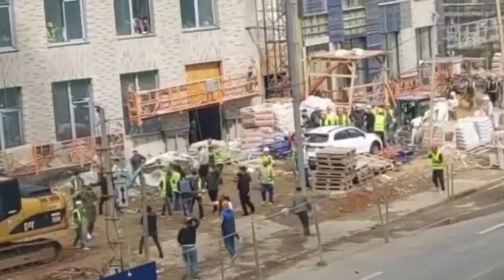 Драка рабочих на стройке в Москве