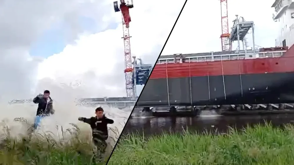 Школьников смыло огромной волной во время спуска корабля на воду
