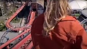 Застрявшим на американских горках людям пришлось пешком спускаться с 65-метровой высоты
