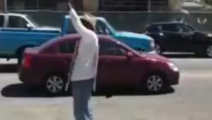 Как гей "белую лесбиянку" с плакатом повстречал