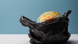 Полезный и вредный: чем обусловлен долгий период разложения пластика?