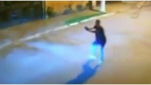 Потрачено:  неудачная попытка угнать движущийся автомобиль