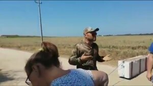 Казаки преградили дорогу к пляжу и требовали с отдыхающих деньги 