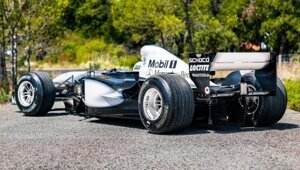 Настоящий гоночный болид McLaren выставили на аукцион