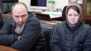 Родителей дагестанца, учинившего скандал в московском автобусе, прилюдно отчитали и заставили извиниться