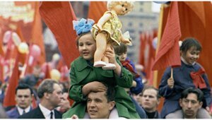 Очень атмосферные фото первомайских демонстраций