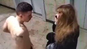 Пьяный житель Воронежа избил свою девушку в подъезде