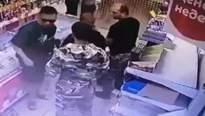 В «Пятёрочке» пьяные хулиганы сломали мужику рёбра из-за бутылки водки