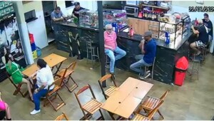 Неудачное ограбление кафе в Бразилии