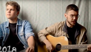 Тогда и сейчас: парни на протяжении 10 лет пели одну песню