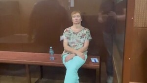 В Москве две медсестры изрисовали памятник по заданию мошенников