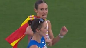 Спортсменка упустила медаль, начав праздновать чуть ранее финиша