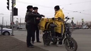 Полиция в Санкт-Петербурге начала изымать электровелосипеды у курьеров